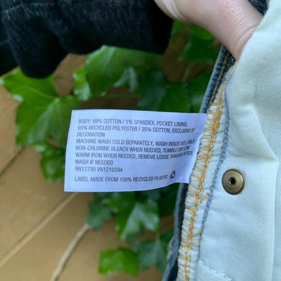 Universal Thread high waisted Jean shorts Sz 8/29 women’s medium wash raw hem - Picture 5 of 6